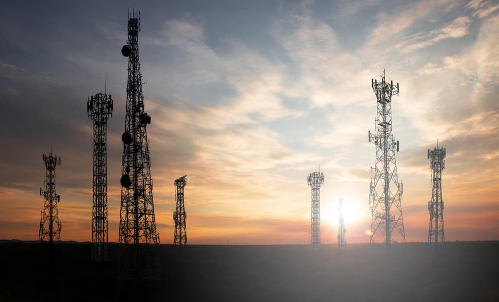 This blog describes four edge computing use cases in telecom before describing the benefits and best practices for the telecommunications industry.